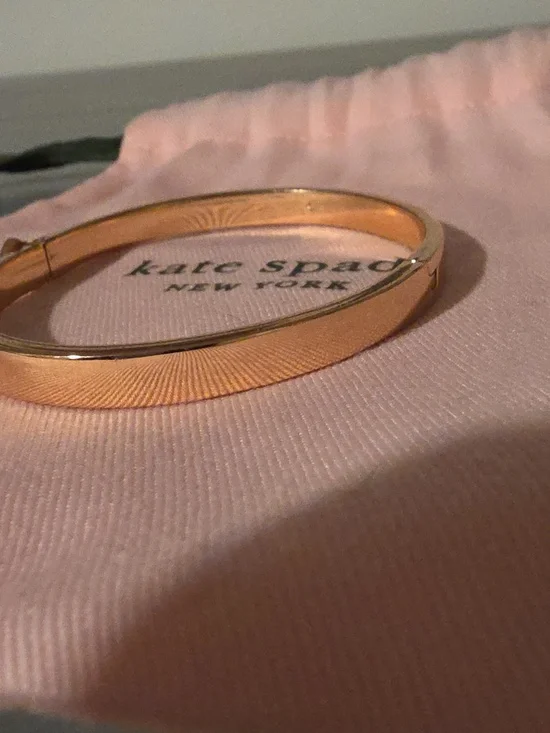 KATE SPADE NEW YORK NWOT Everyday Spade Bangle With Dust Bag - Picture 8 of 8